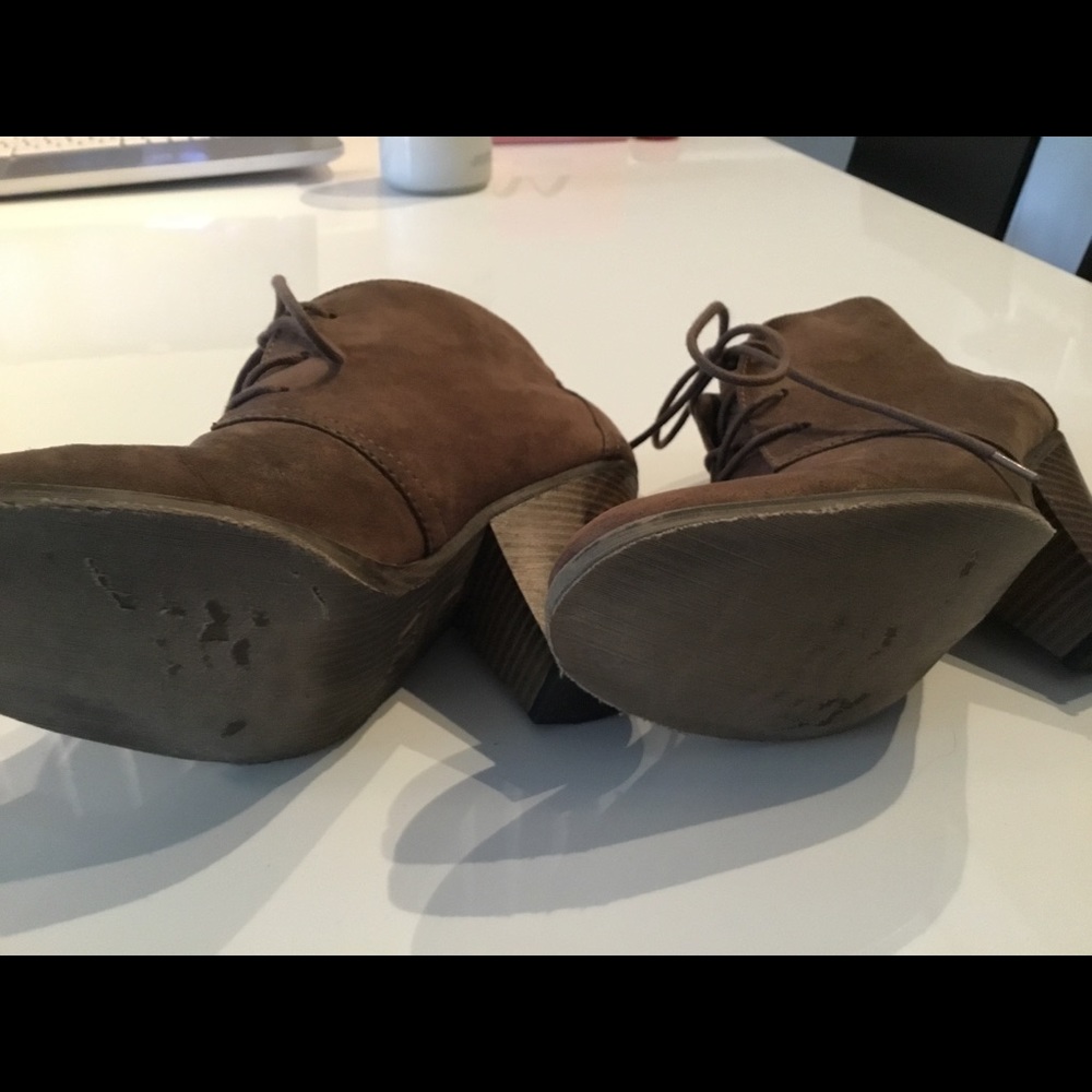 EUC Brown Leather Booties SZ 8 1/2 - Picture 4 of 5
